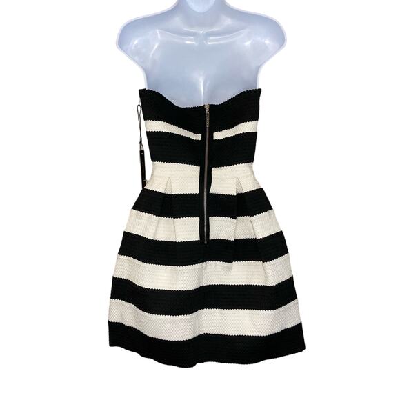BCBG Max Azria Striped Fit And Flare Strapless Bandage Dress Size Medium M NWT - Picture 4 of 16